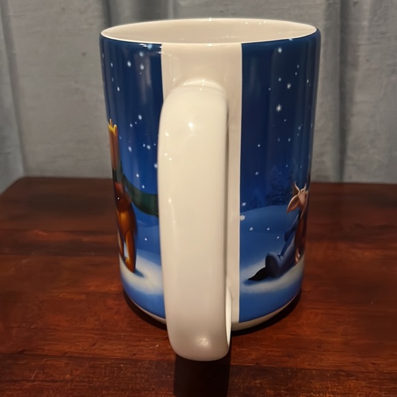 NIB Disney Store Exclusive Winnie the Pooh, Eeyore, Piglet Holiday Snowflake Mug - Picture 6 of 16